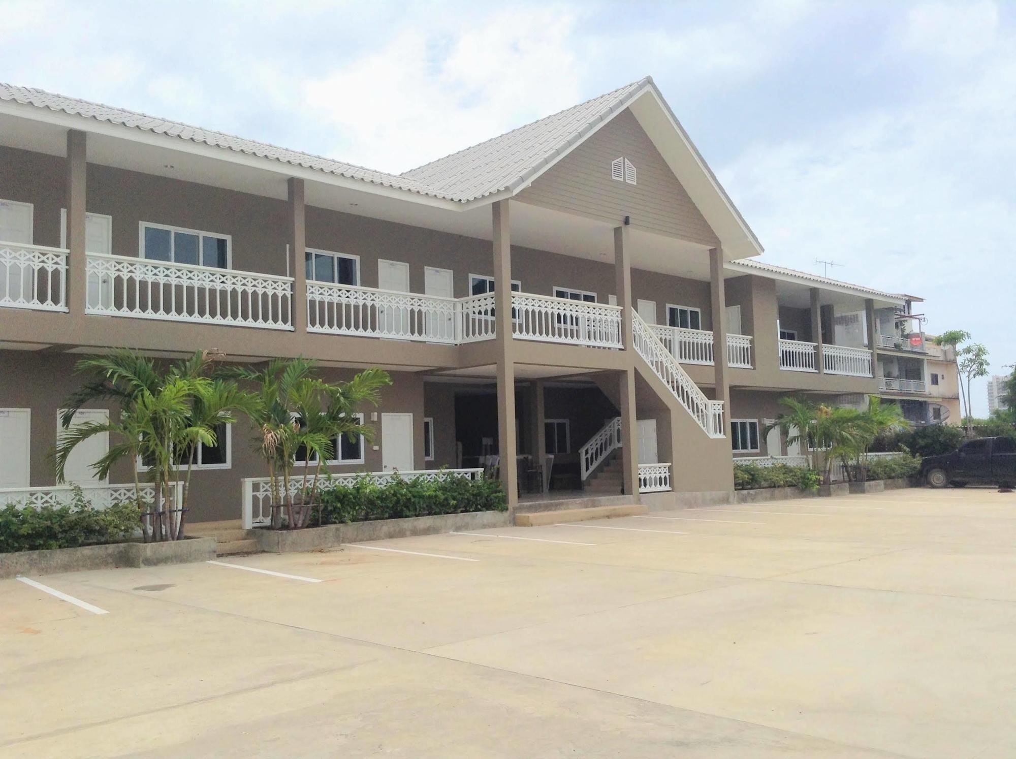 Highway Hotel